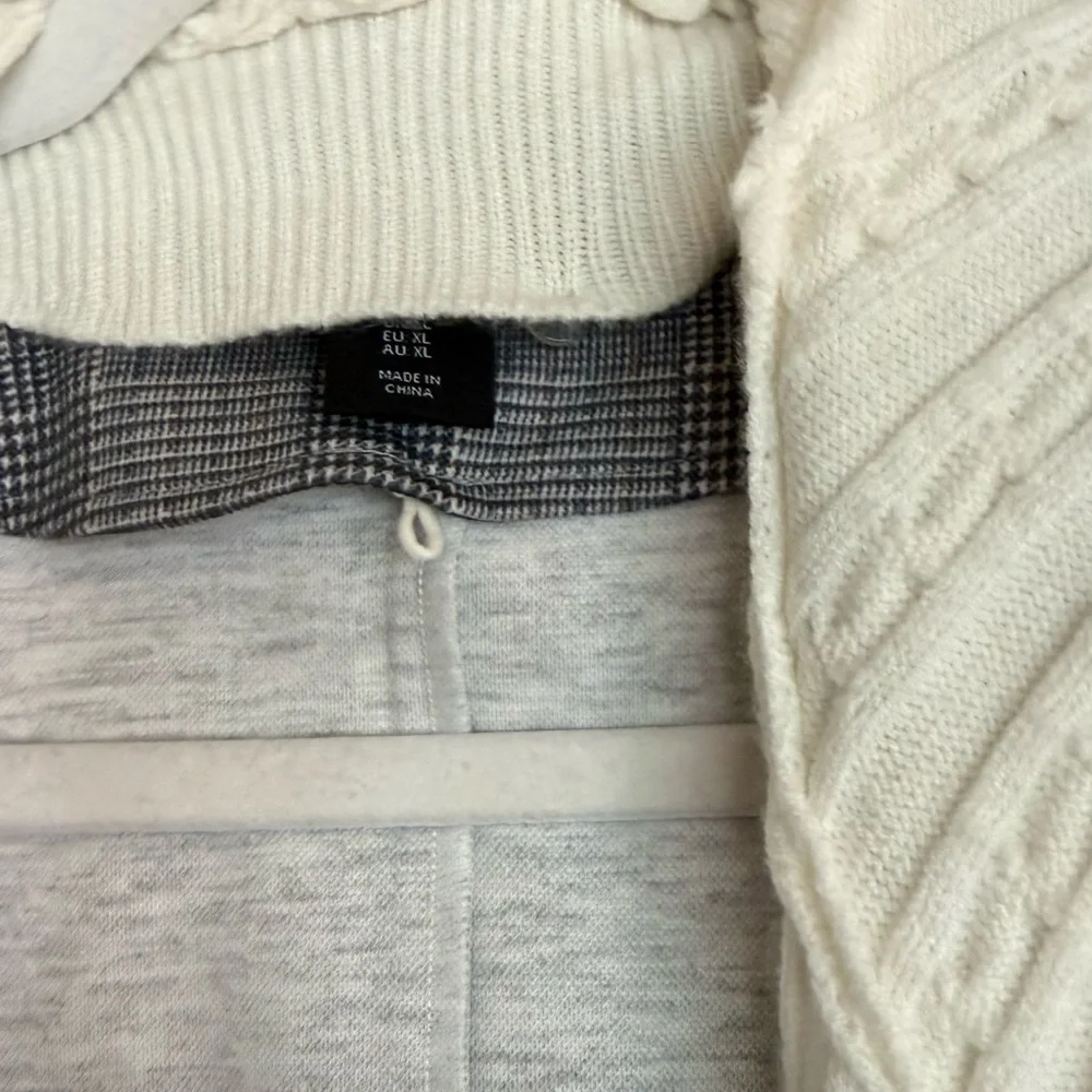 Gray Tahari Plaid Women's Blazer with White Hoodie/sweater - Picture 5 of 8